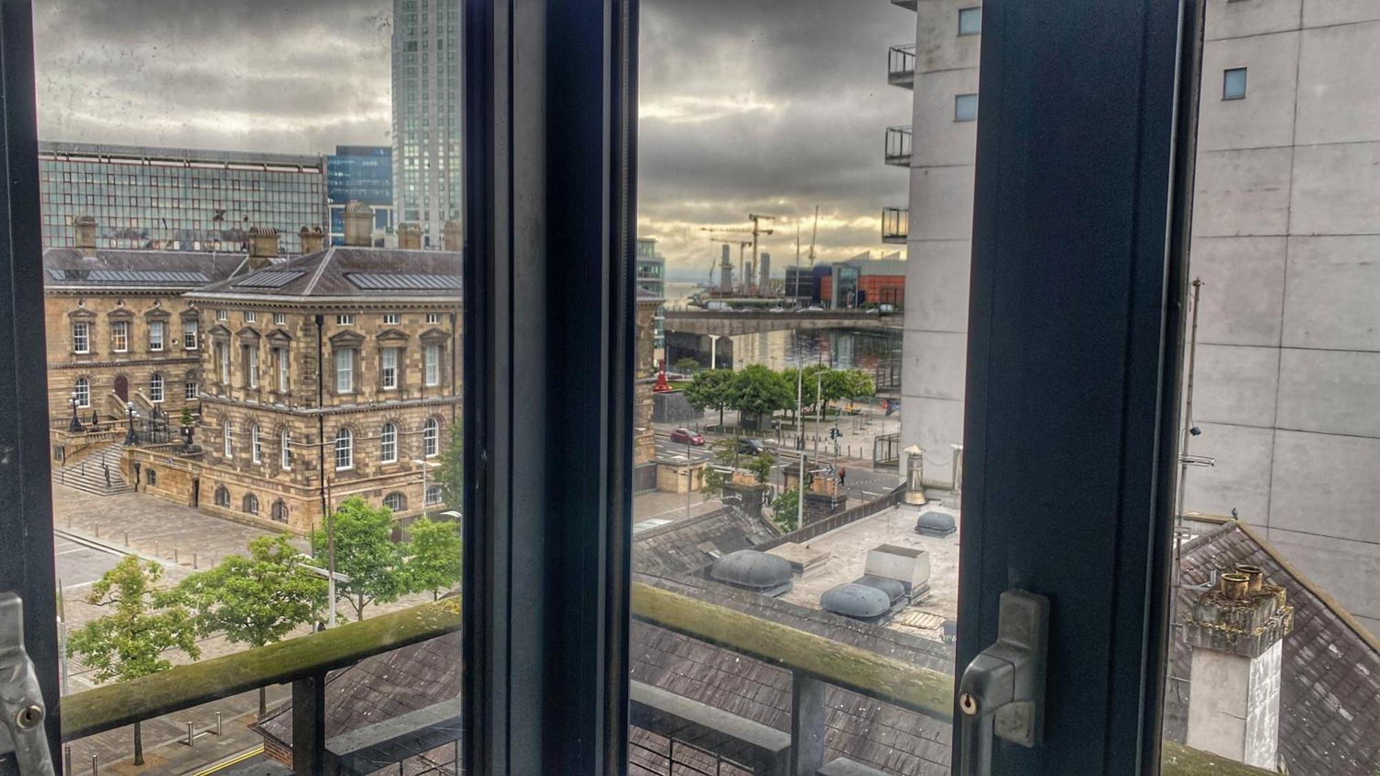 2 Bed City Centre Apt, Free Parking - Albert Clock, Customs House Belfast Exterior foto